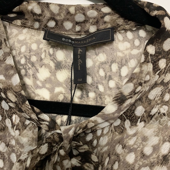 Beautiful light long sleeve knee length dress - Picture 3 of 6